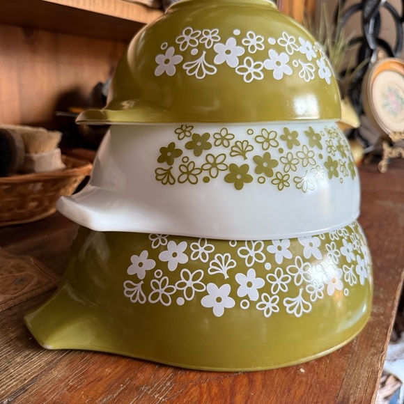 Crazy Daisy Pyrex Bowls - Picture 5 of 10